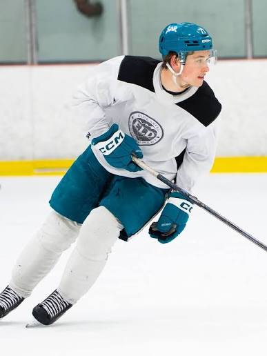 Just a couple first overall picks training together in Vancouver 👀 Macklin  Celebrini and Gavin McKenna have been hitting the ice together this  offseason! (📸: IG/comoodymedia)