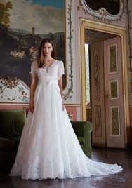 Foto abiti da sposa matrimonio. Modello 1807 Abito Sposa Romantico Interamente In Pizzo Chantilly Francese Con Maniche A Palloncino Ad Effetto Moda Abiti Da Sposa Abiti Abito Da Nozze