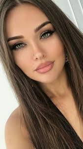 Pin By Rere Beauty On Caras Hermosas Brunette Beauty Pretty Celebrities Celebrity Makeup Looks
