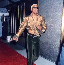 Dennis rodman is one of the greatest rebounders ever to play professional basketball. Dennis Rodman Basketball Celebrity Street Style Dennis Rodman S 90s Style