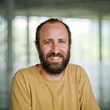 De São Paulo a Vallecas: El mes de ANTONIO BALLESTER MORENO