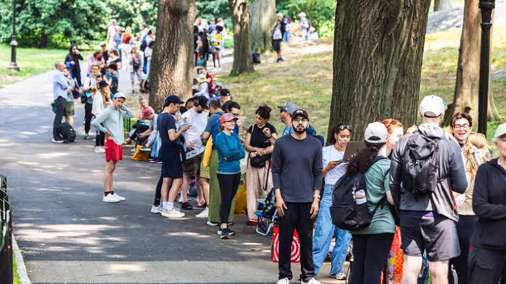 Get Paid To Wait. NYC & Brooklyn Line WAITER Jobs