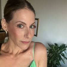 Dara Woods's Instagram, Twitter & Facebook