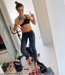 Get the latest zhang weili news, articles, videos and photos on the new york post. Ufc Star Joanna Jedrzejczyk Shows Off Transformation After Being Left With Facial Swelling Daily Mail Online