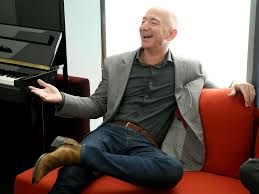 Jeffrey preston bezos is an american business magnate, media proprietor, and investor. Jeff Bezos Vermogen So Reich Ist Der Amazon Chef Wirklich Business Insider