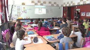 Pentru inscrierea la clasa i si clasa pregatitoare, va invitam sa vizitati scoala inca din luna februarie. Scoli Ca In Germania Scoala Gimnaziala Hamburg Nr 195 Youtube