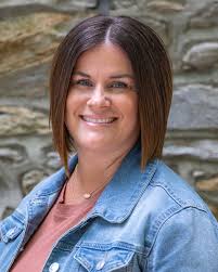 Colleen Bohn's Instagram, Twitter & Facebook