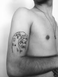 Minimalist Squiggle Based On Klimt S The Kiss Check Out My Insta Pokeyinstokey Sticknpokes Art tattoo kiss tattoos tiny tattoos inspirational tattoos pretty tattoos tattoo designs tattoos minimalist tattoo klimt tattoo. minimalist squiggle based on klimt s