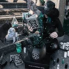 3 182 Curtidas 20 Comentarios Lucrezia Fausti Deathlyberry No Instagram Isolation Isn T So Bad You Ha Witch Aesthetic Darya Goncharova Gothic Fashion