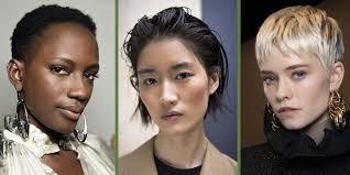 La coupe courte chez la femme est intemporelle, moderne, pratique et élégante. Ixkh6e1gfgus M