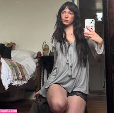 Holly Humberstone's Wild Side Nude Pics & Leaks