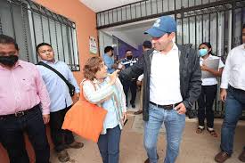 Mauricio Vila entrega apoyos de vivienda a productores ganaderos y  agricultores