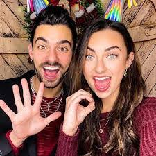 Sara Straw's Instagram, Twitter & Facebook