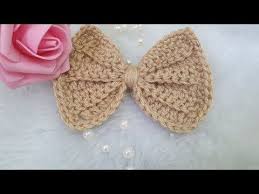 خيط وسنارة كروشيه طريقة عمل فيونكة Crochetبسيط وجميلة للمبتدءين خطوة بخطوة بغرزة العمد بلفة روعه Youtube In 2021 Brooch Basel Jewelry
