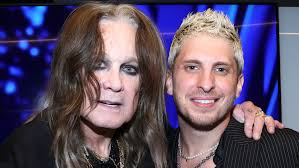 He comes in with this absolute reckless spirit and just takes it to the  edge”: St Vincent's new single, Broken Man, features “three drummers”, and  one of them is Dave Grohl |