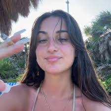 Bella Raja's Instagram, Twitter & Facebook