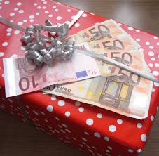 In österreich hat jeder um das weihnachtsgeld ranken sich zahlreiche mythen und halbwahrheiten was die höhe der prämie oder ein arbeitgeber kann die prämie dann weglassen, denn rein gesetzlich gibt es keinen anspruch auf. Urteil Arbeitgeber Darf Weihnachtsgeld Nicht Streichen Welt