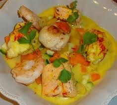 Nage De Poissons Et Crustaces Au Safran Petits Legumes Croquants La Cuisine De Fabrice Nage De Poissons Recette Lotte Recettes De Cuisine