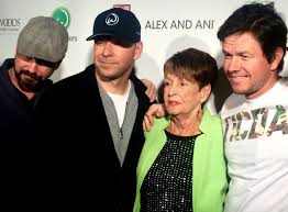 Wahlburgers to Open Dorchester Restaurant