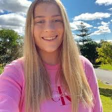 Isabella Freeman's Instagram, Twitter & Facebook