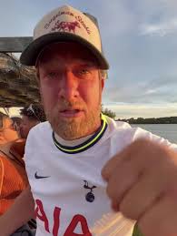 Dave Portnoy posting a video of himself, oblivious that he's dropping a  video of Remi making out with someone in the background is the holiday  weekend gift we didn't know we needed :