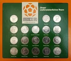 Nach einem freistoß von peter dcuke köpft der 19jährige martin hoffmann (mitte) zum 1:0 ein. Shell Token Fussball Wm 1970 Mexico Willi Schulz Federal Republic Of Germany Numista