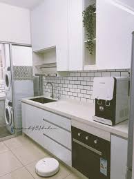 Sama halnya dengan rumah, teras menjadi bagian wajah rumah yang harus dipikirkan secara lebih matang bagaimana modelnya nanti. Deko Dapur Rumah Flat