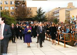 Hm The Queen Visiting The University Of Surrey Campus In 1992 Hm The Queen Surrey Vintage Photos