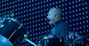 Philip david charles phil collins, lvo (born 30 january 1951),is an english singer, songwriter collins is one of the most successful songwriters and performers of all time, singing the lead vocals on dozens of hit albums and singles in the uk and. Phil Collins Live Performance Of In The Air Tonight Is Even Better Than The Original