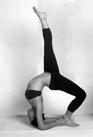 Eka Pada Viparita Dandasana One Legged Inverted Staff Pose So Beautiful Yoga Motivation Easy Workouts Beautiful Yoga