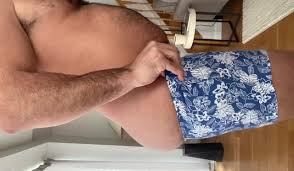 Ex jock trys on old bathing suit - ThisVid.com