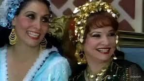 سبحان الله ال كانو بيتكلمو ع بعض بقو حبايب دلوقتي وبيتكلموا علينا 😂😂😂