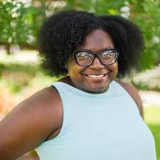 Lindsey Stinson's Instagram, Twitter & Facebook