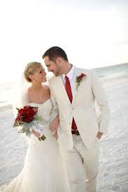 L'abito lungo è sempre un'ottima scelta, ma ovviamente non dovrà essere affiancato quanto più morbido e scivolato, in modo da non impedirci nei movimenti. Matrimonio In Spiaggia Vestito Uomo 40d843