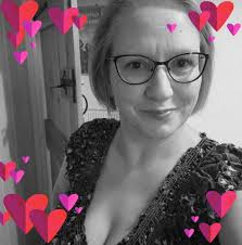 Could anyone suggest somewhere that I could take my 6 year old boy to learn  to play the guitar,he's really keen to learn but not sure where to look for  private lessons.Thanks