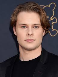 Logan Shroyer - Actor