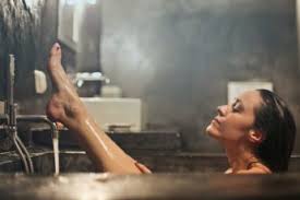 Frau in der badewanne rasieren beine. Rasieren In Der Badewanne Badewannen Blog