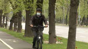 Maybe you would like to learn more about one of these? Klaus Iohannis Pe BicicletÄƒ De Vinerea Verde ToÈ›i Romanii S Au Uitat MiraÈ›i La Casca Lui Impact