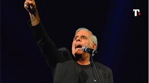 Il suo rientro si è concretizzato a zelig, lo show di comici in onda su canale5, dove ha ripresentato uno dei suoi storici personaggi: Quwghb2xh5dn9m