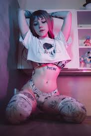 Elles Club - Free nude pics, galleries & more at Babepedia