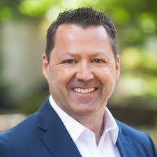 Kelly Paulsen's Instagram, Twitter & Facebook