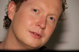 «ha persino i capelli rossi! Anthony Gorry Artistinfo