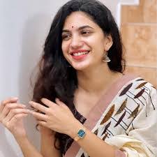 Deepa Thomas's Instagram, Twitter & Facebook