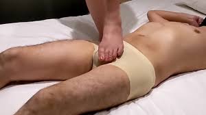 激しいチンポ潰しビンタの刑