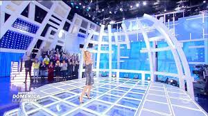 Nello studio di barbara d'urso farà ritorno l'amatissima annalisa minetti. Domenica Live In Onda Con Il Pubblico In Studio Ma Viene Trasmesso L Avviso La Puntata E Stata Registrata Tvblog