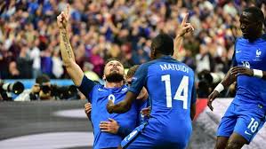 Frankreichs nationalstürmer olivier giroud hat bei sky erklärt, warum es mit einem wechsel zu borussia dortmund in der winterpause nicht geklappt hat. 5 2 Gegen Island Frankreich Im Rausch Gipfeltreffen Perfekt Fussball Sport Themen Br De