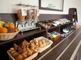 Le Buffet De Petit Dejeuner Au Quality Hotel Orleans Centre Hotel Orleans Centre Breakfast Buffet In Quality Catering Buffet Hotel Buffet Breakfast Buffet