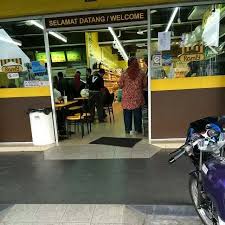 The ramly burger, also known as the burger ramly, is a malaysian burger created by ramly moknin popular in malaysia and singapore. Senarai Cawangan Ramly Halal Mart Ramly Kiosk Dan Ramly Cafe
