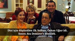 ) 6 temmuz 1972 yılında i̇zmir'de doğdu. Avrupa Yakasi Dizisine Dair Duymamis Olabileceginiz Sasirtici Anekdotlar Eksi Seyler