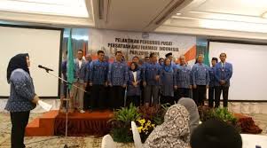 Apoteker dalam melakukan praktik kefarmasian juga tidak sembarangan, layaknya tenaga kesehatan lainnya apoteker memiliki suatu standar untuk menjadi patokan dalam berpraktik. Pelantikan Pengurus Pusat Pafi Periode 2019 2024